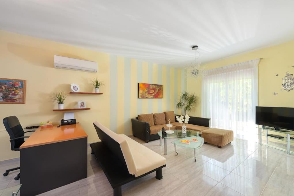 Greek Style Ground Floor Apartment & Pool Ialysos  Exterior photo
